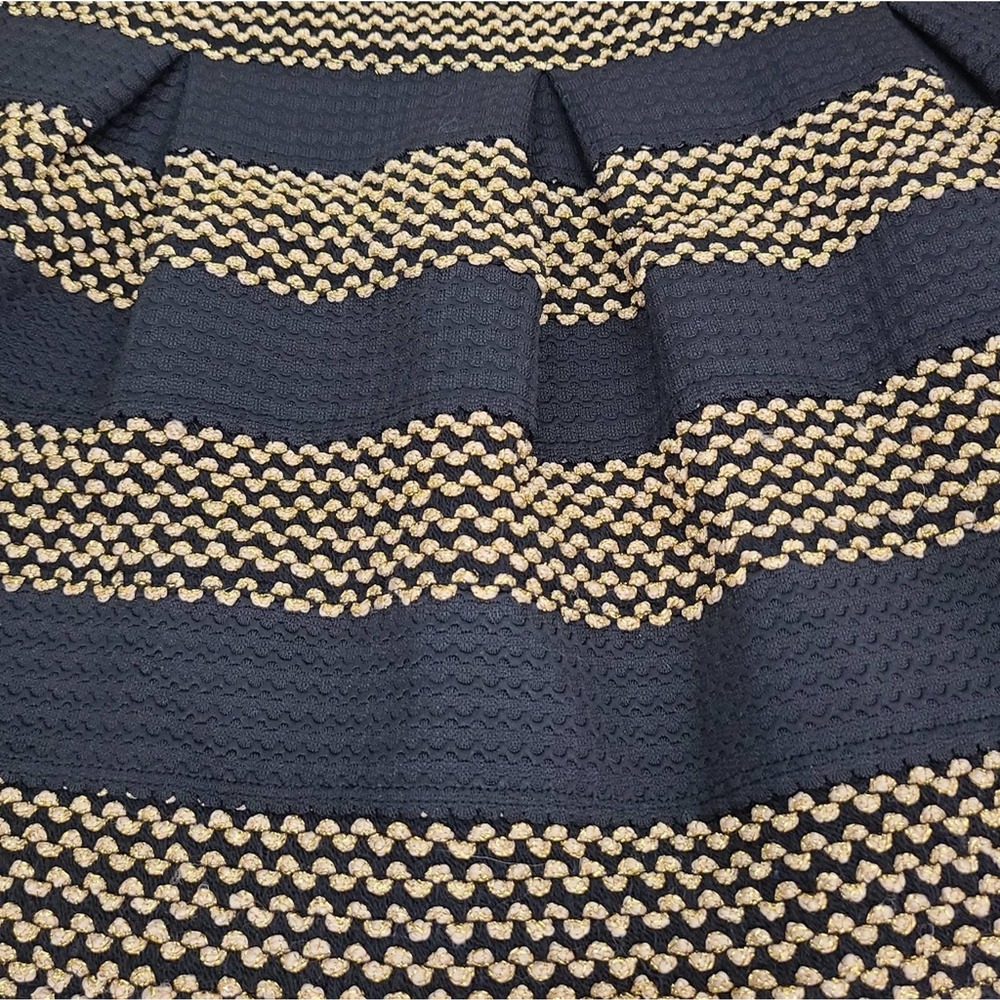 LÒRE | BLACK & GOLD SKIRT - Picture 3 of 7